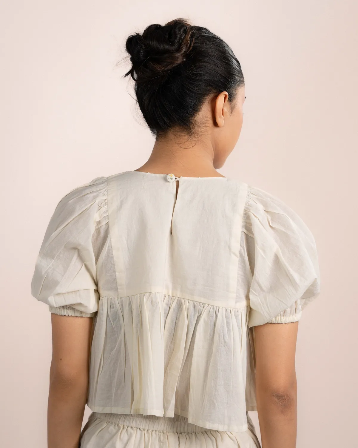 Our Dve Lily Top beige in cotone scollo rotondo