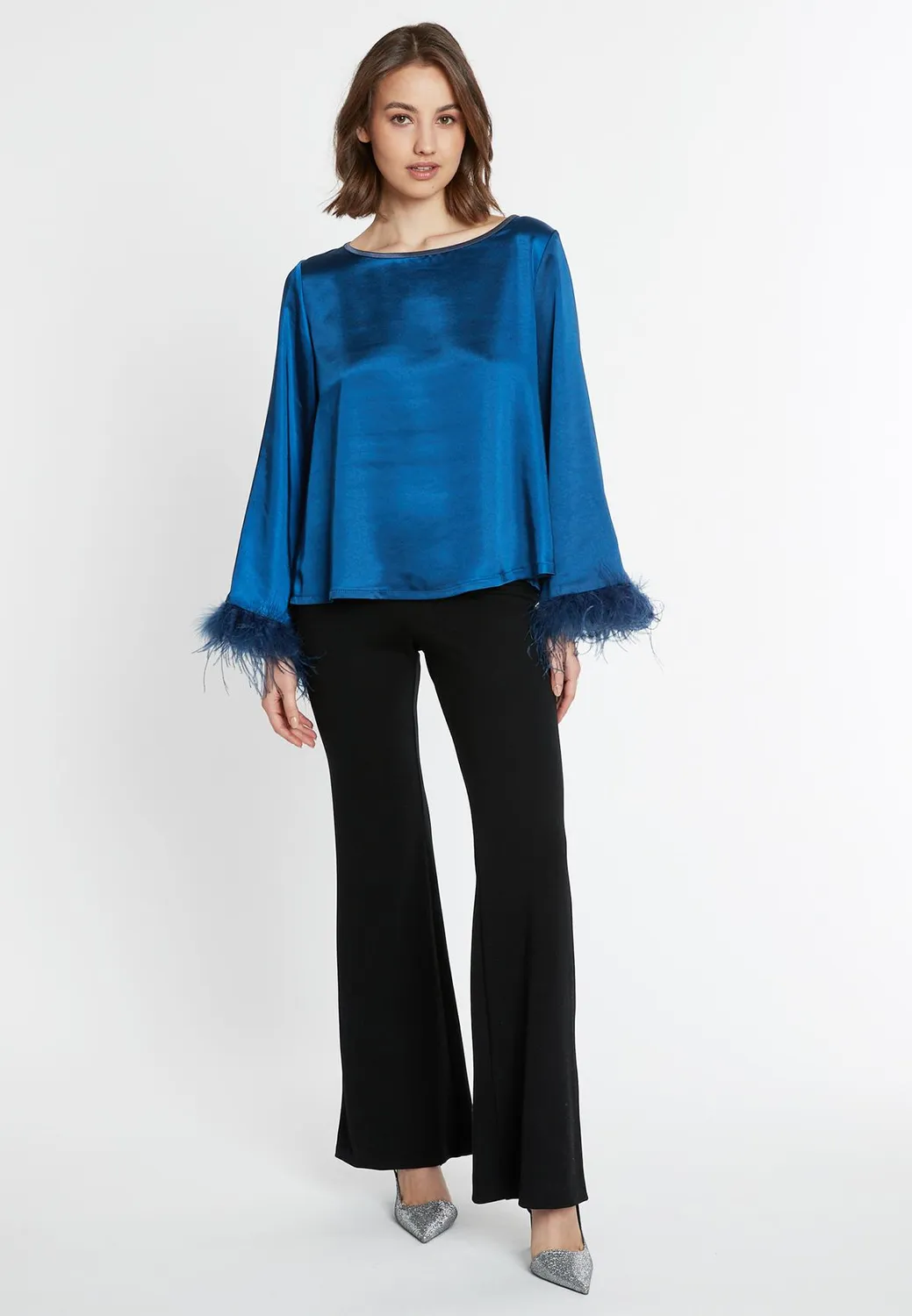 Ana Alcazar Sibala top raso blu maniche piume