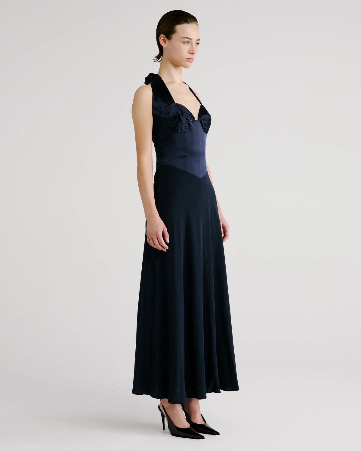 Violante Nessi Anya abito sera blu seta satin crepe
