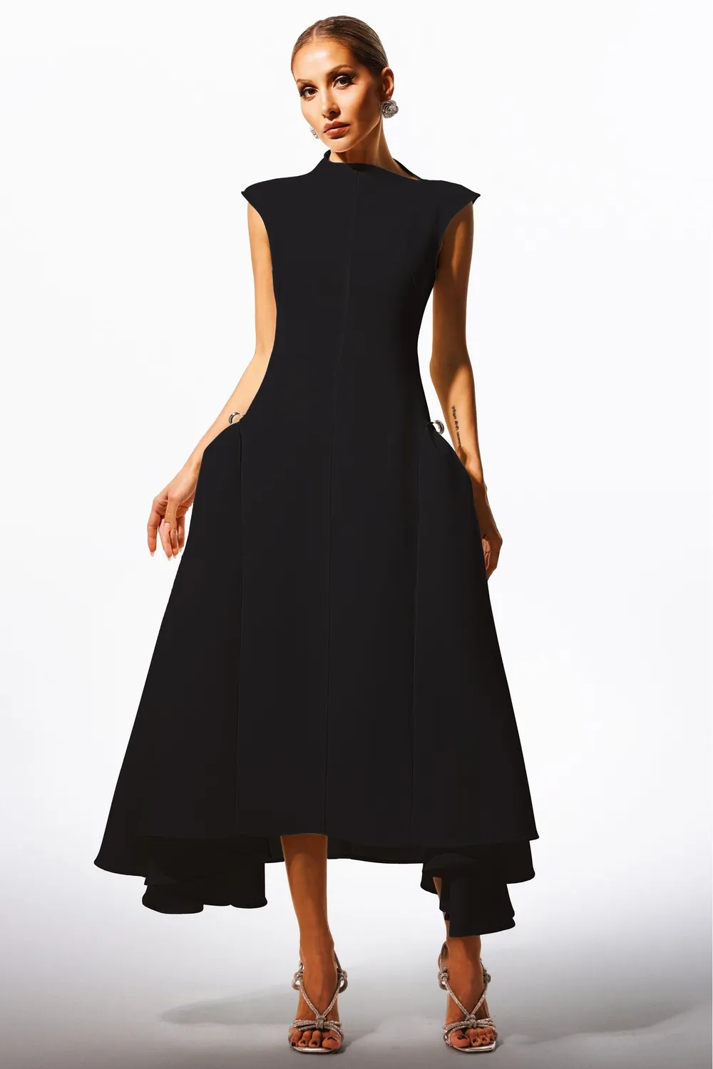 Bella Barnett Paca Choker abito maxi nero smanicato