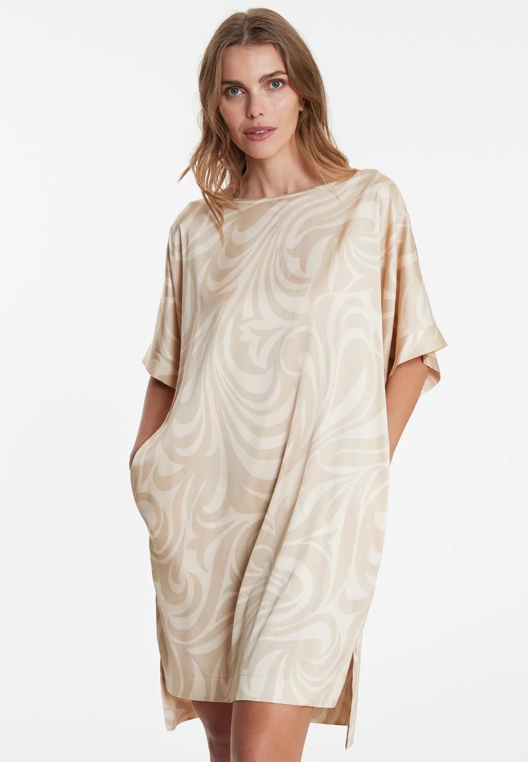 Ana Alcazar Wapea abito camicia oversize beige satinato