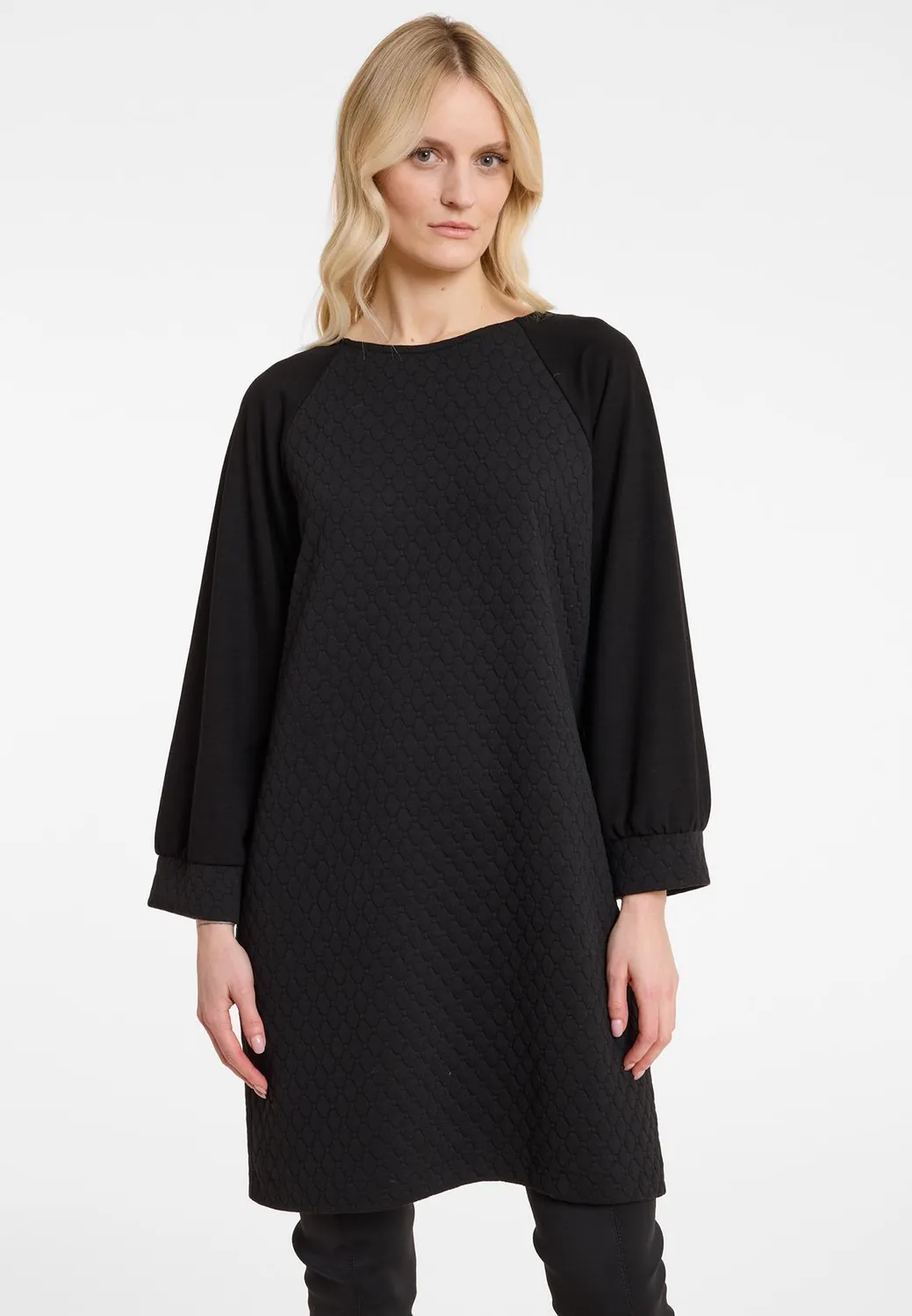 Ana Alcazar Adlara abito nero oversize