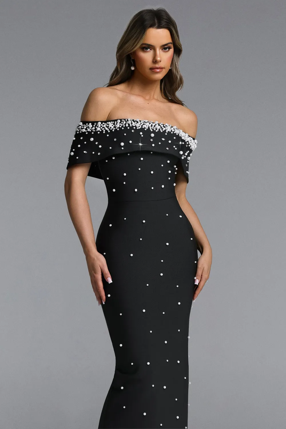 Bella Barnett Elegant Contour Isme abito maxi nero perle