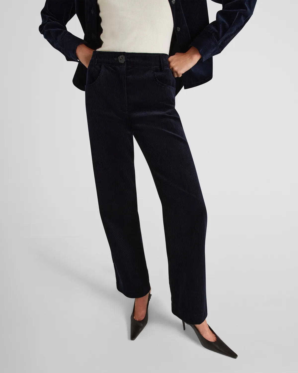 Violante Nessi Rufino pantaloni blu velluto gamba larga