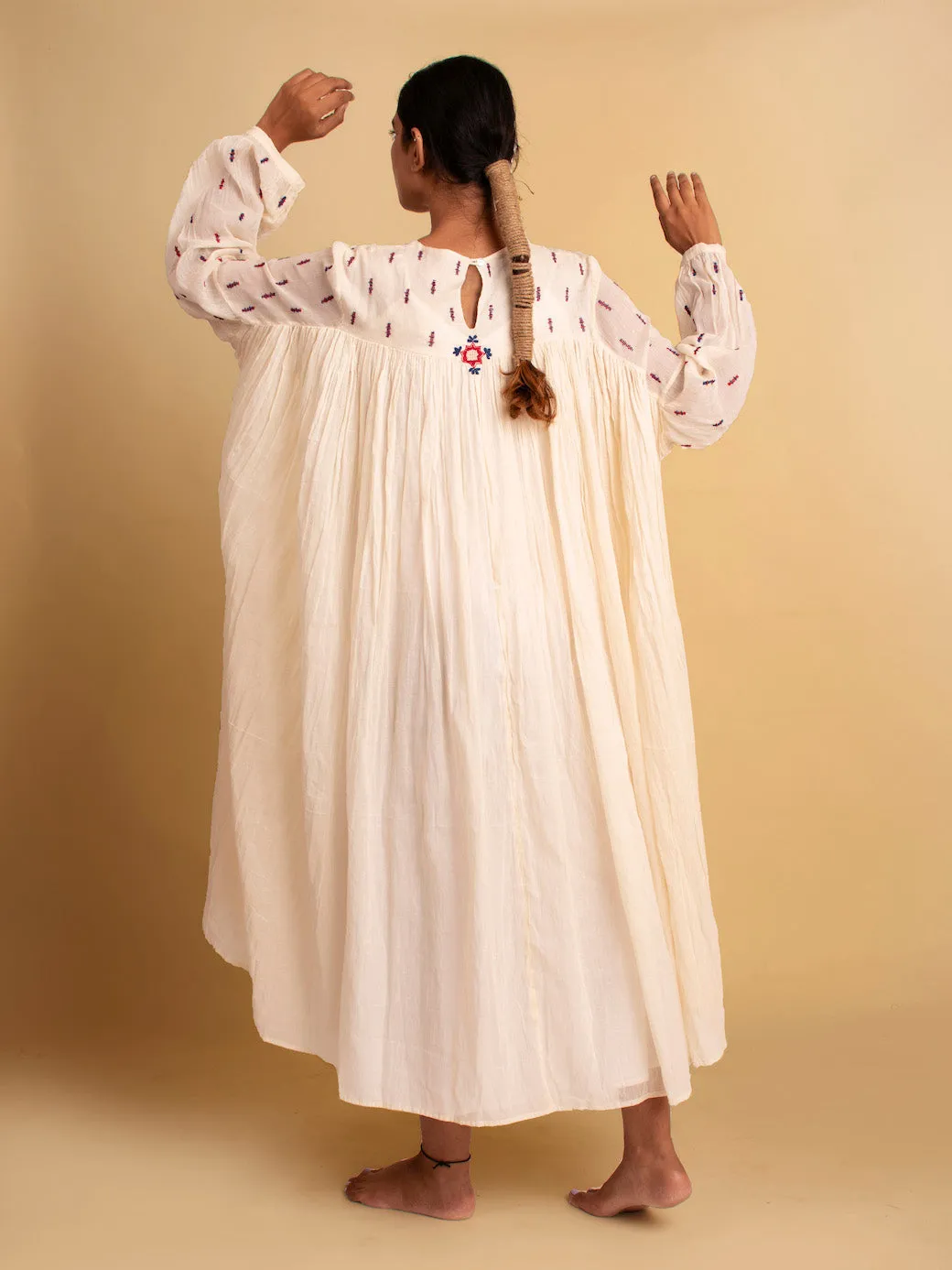 Our Dve Reba Dress abito beige cotone ricamato