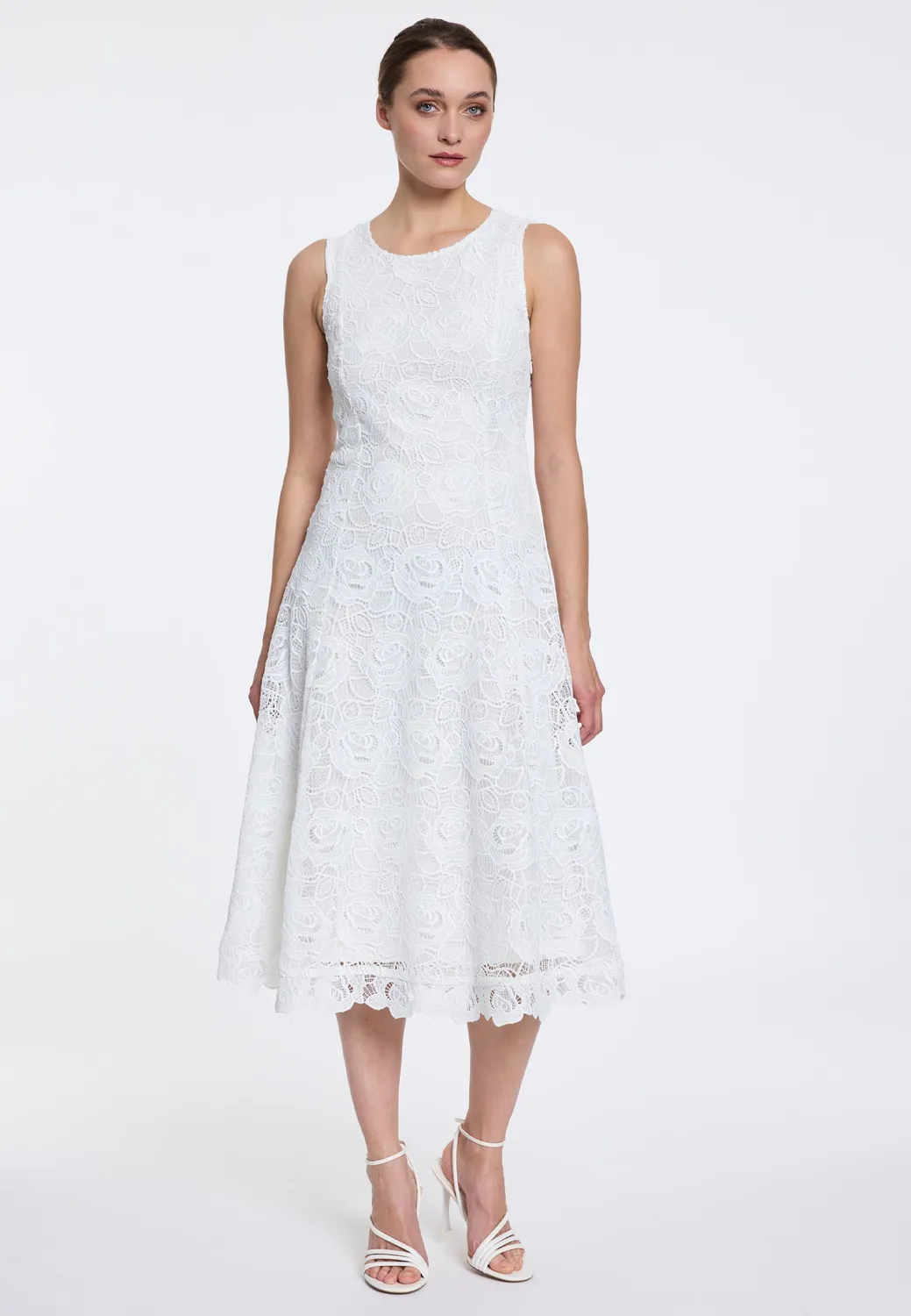 Ana Alcazar Duval abito in pizzo bianco midi