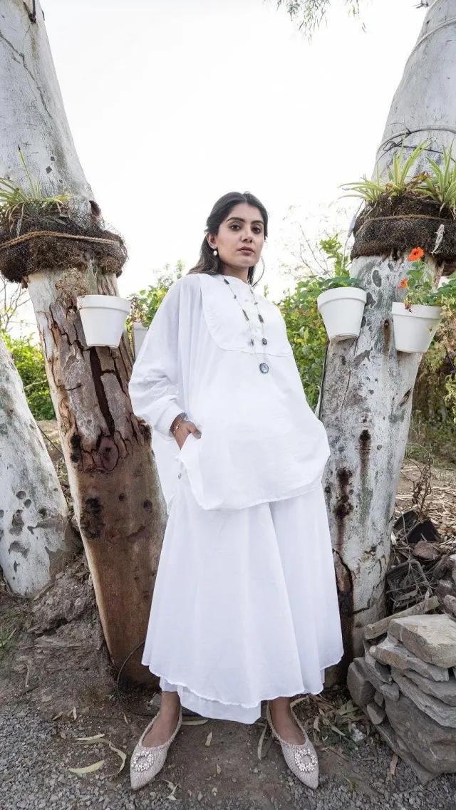 Our Dve Posha top bianco cotone maniche dolman