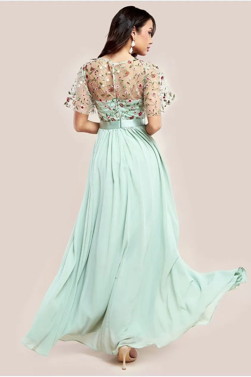 Goddiva Embroidered abito lungo verde salvia chiffon fiori
