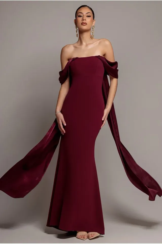 Goddiva Abito Maxi Bordeaux Saten Maniche Mantella