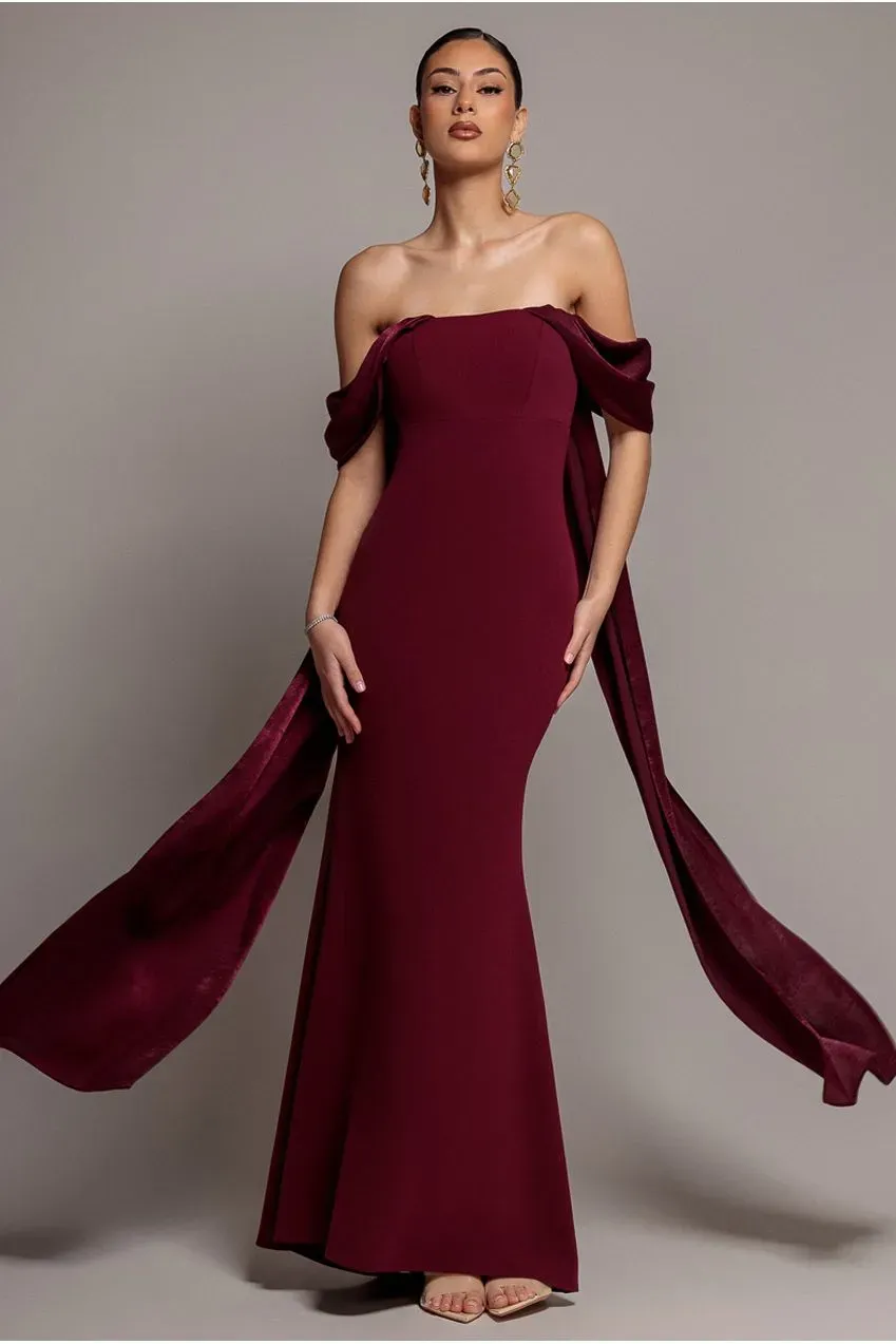 Goddiva Abito Maxi Bordeaux Saten Maniche Mantella