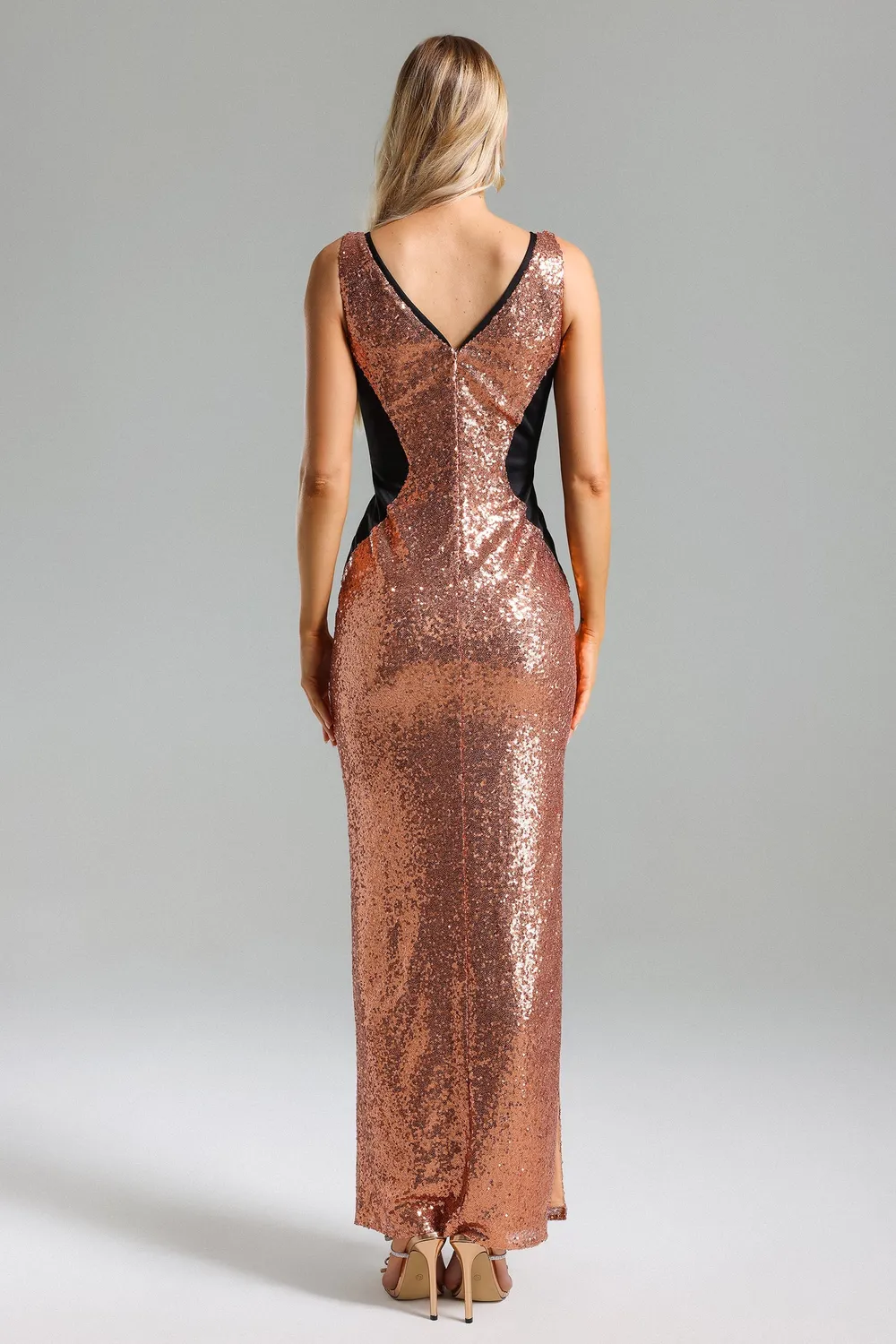Bella Barnett Winifred abito maxi paillettes oro scollo V