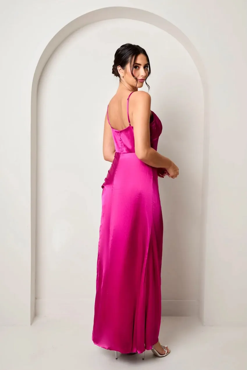 Chi Chi London Ruched Bodice abito maxi raso rosa corpino drappeggiato