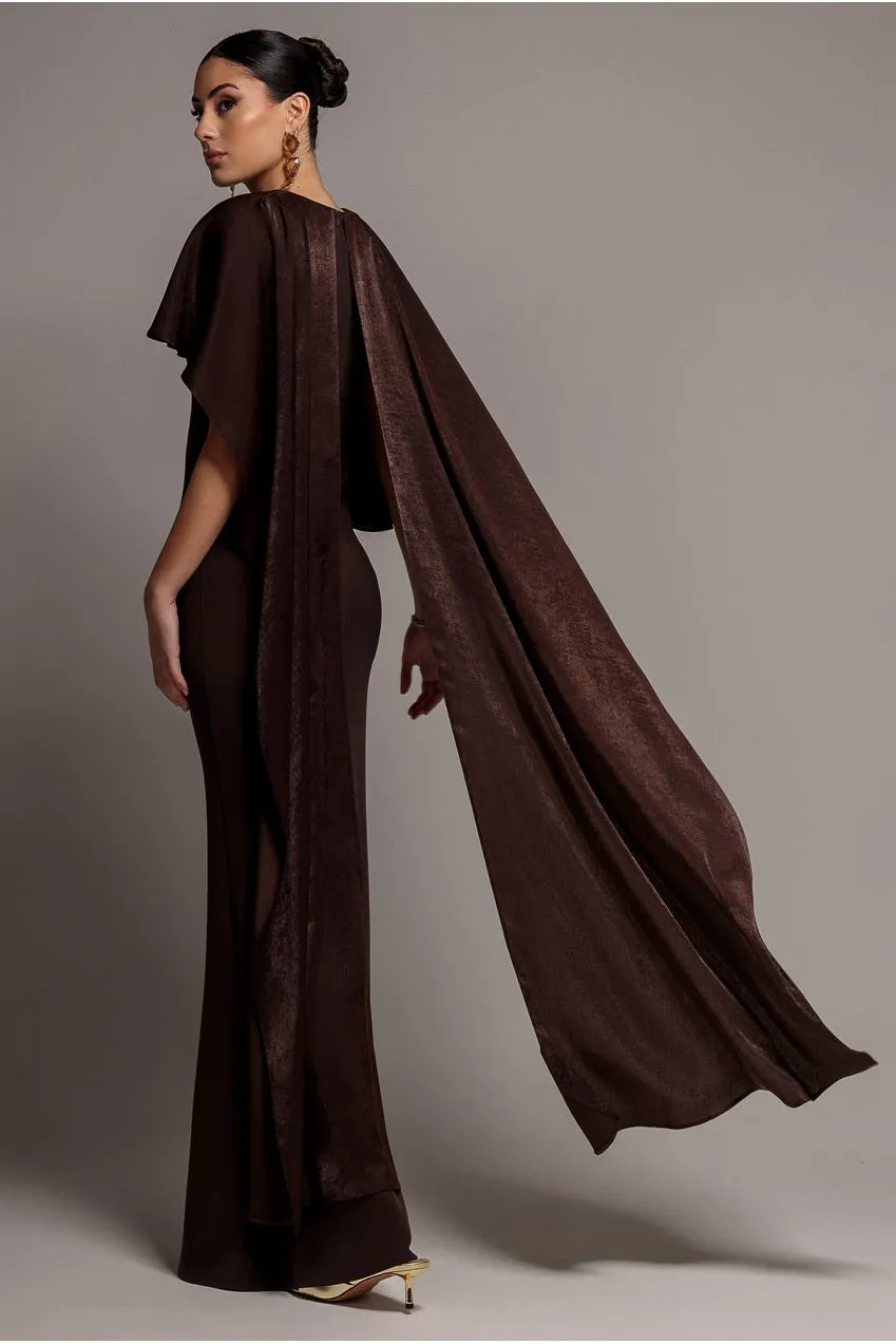 Goddiva Scoop Neck Soft Satin Cape Sleeve Maxi abito marrone raso