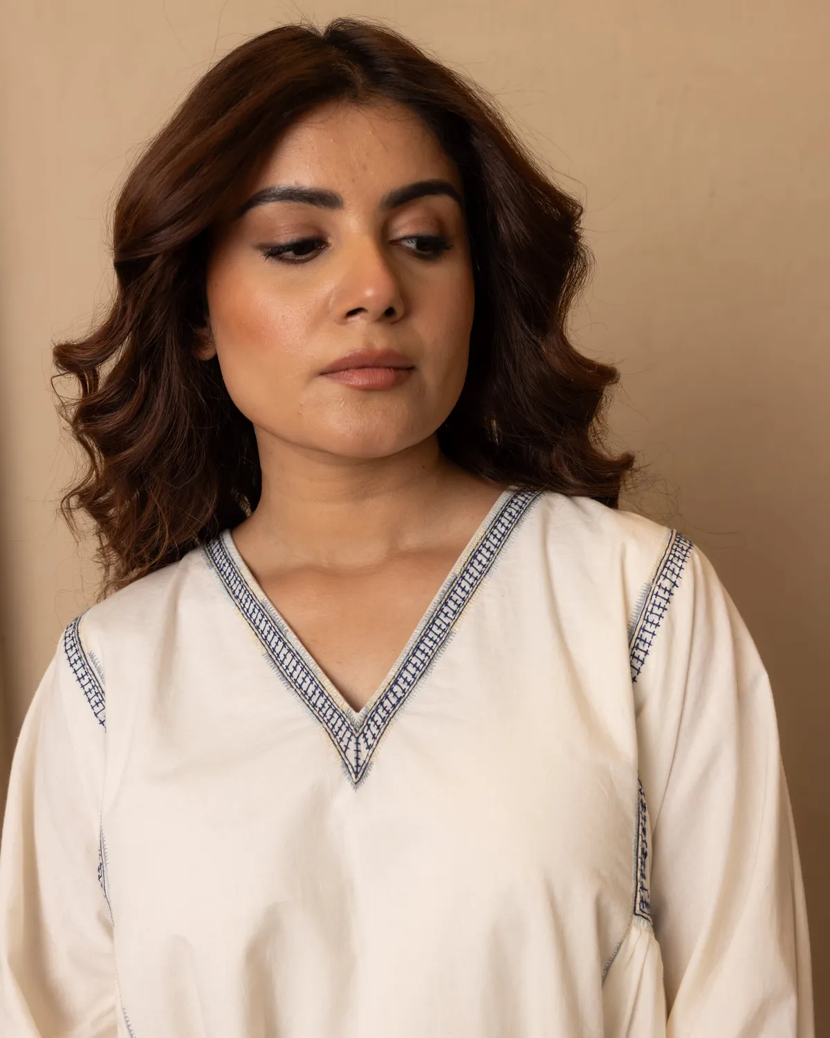 Our Dve Maris abito beige poplin manica lunga
