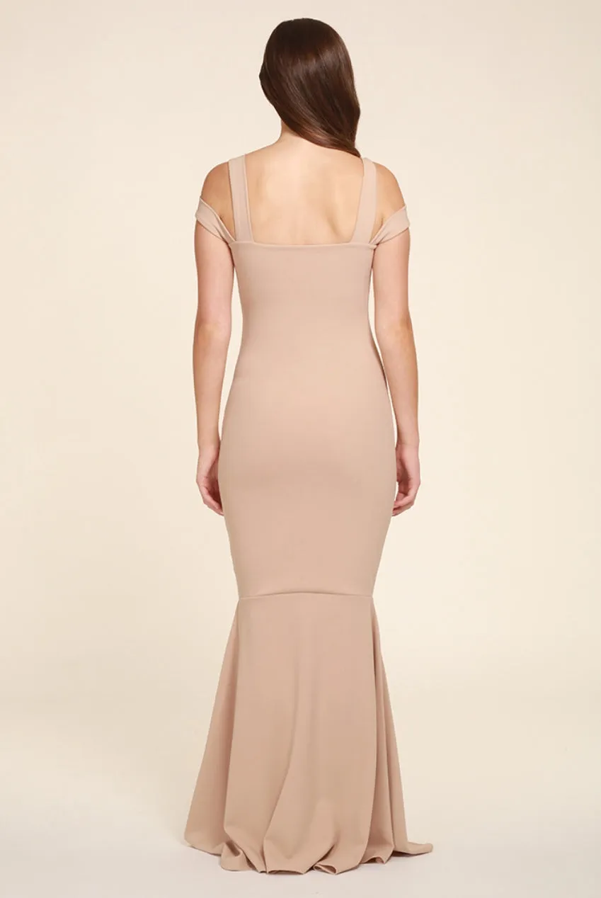 Honor Gold Evie abito maxi beige sirena scollo cuore