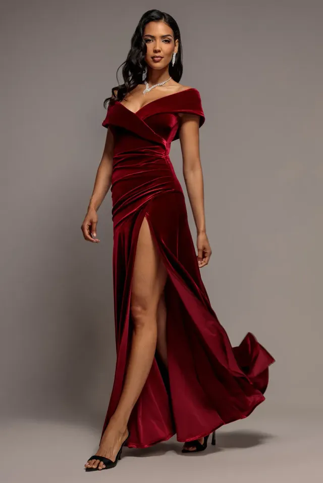 Goddiva Velvet Off Shoulder Pleated abito maxi vino velluto