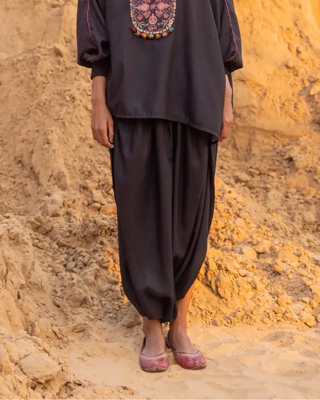 Our Dve Mosaic pantaloni neri cotone seta