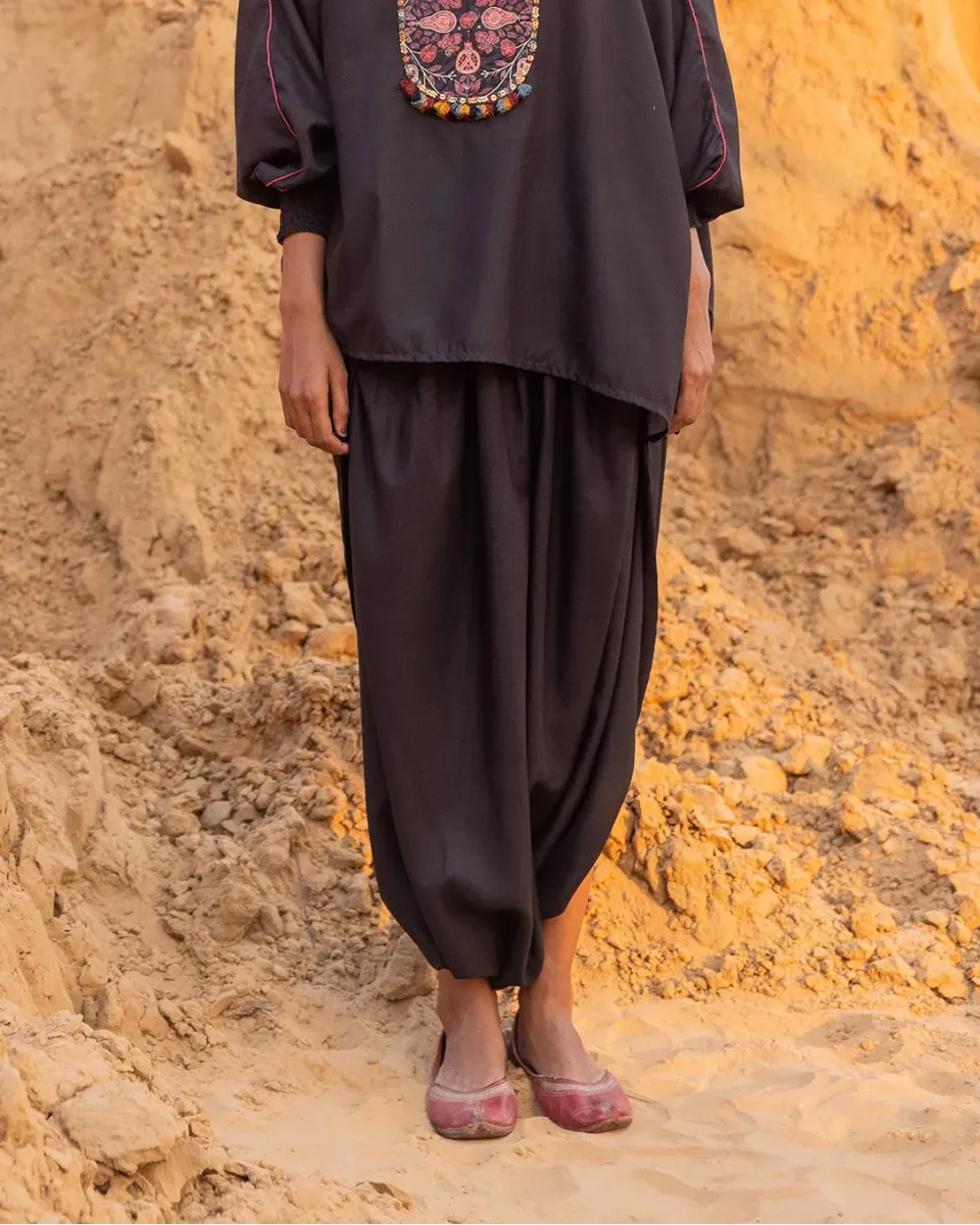 Our Dve Mosaic pantaloni neri cotone seta
