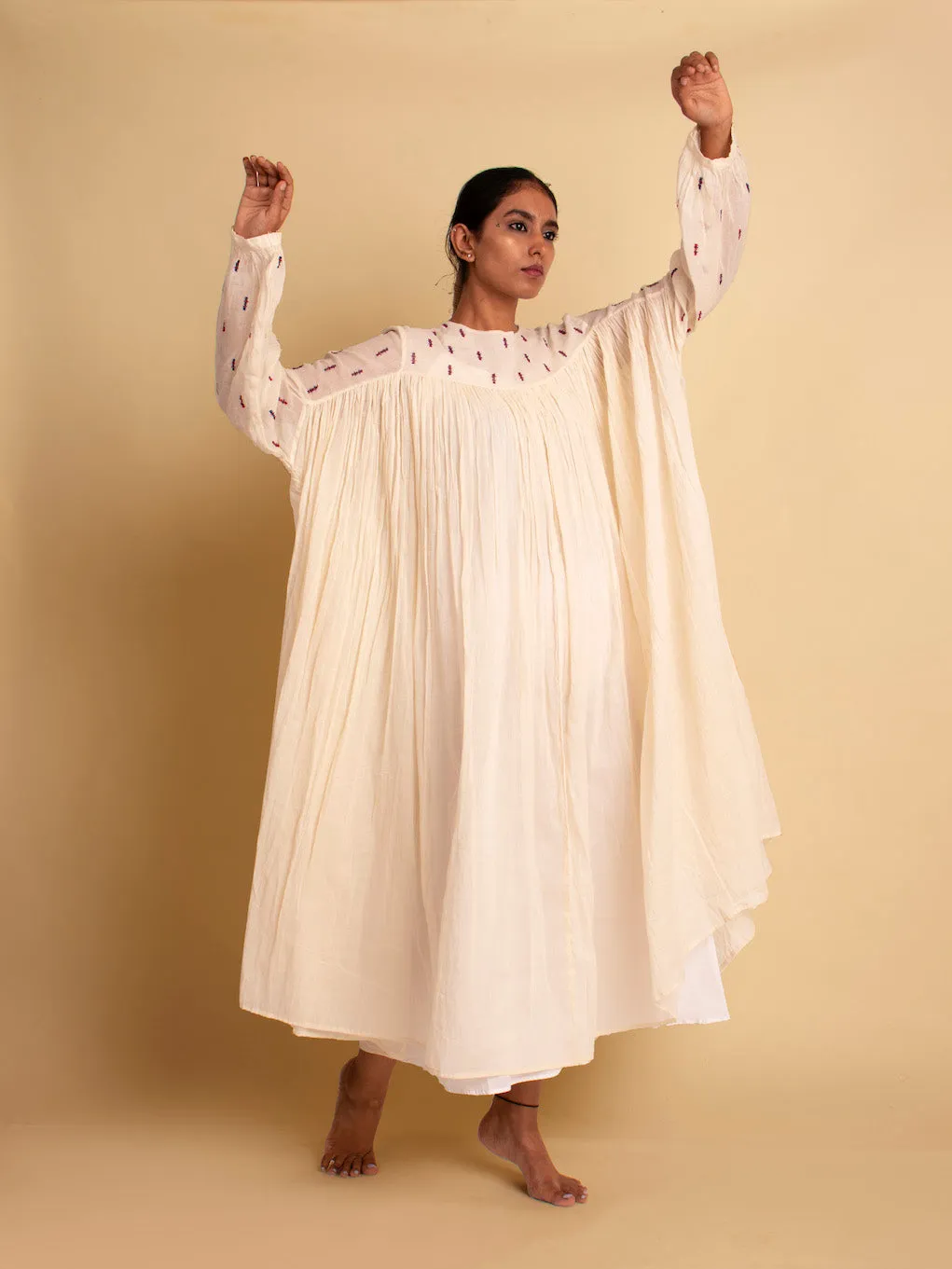 Our Dve Reba Dress abito beige cotone ricamato