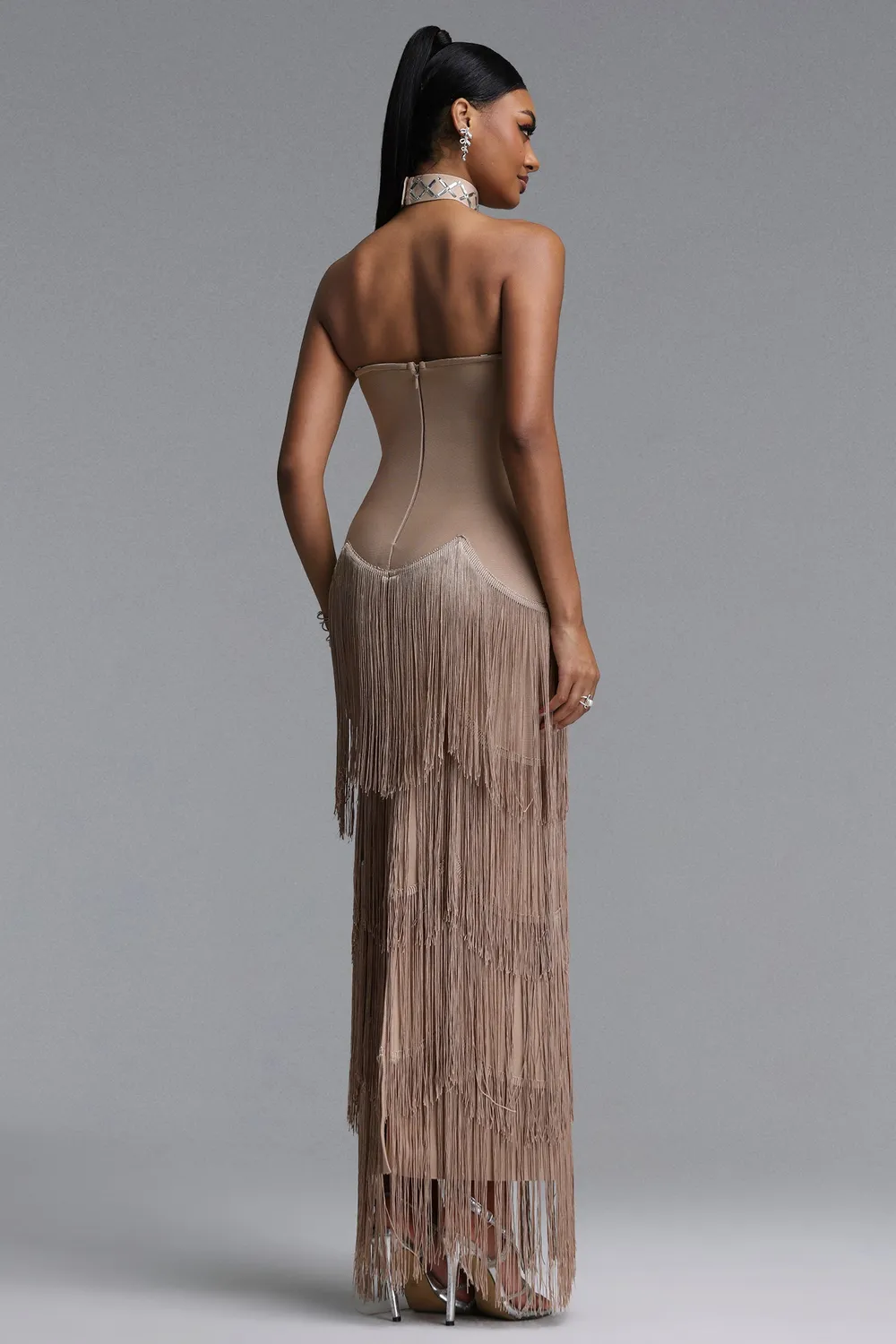 Bella Barnett Nikki abito midi nude strass frange