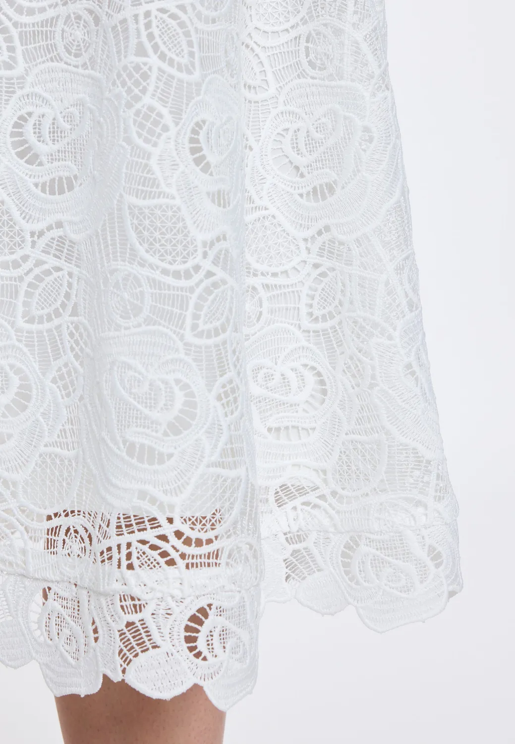 Ana Alcazar Duval abito in pizzo bianco midi