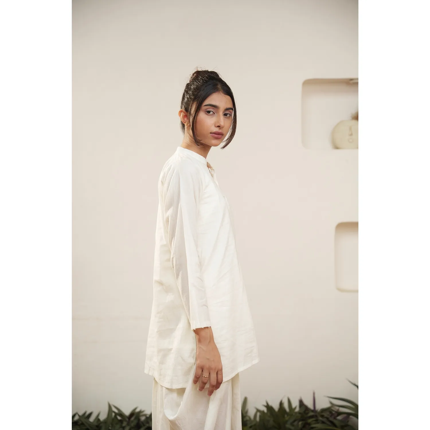 Our Dve Capsule 12 coordinato top pantalone beige leggero
