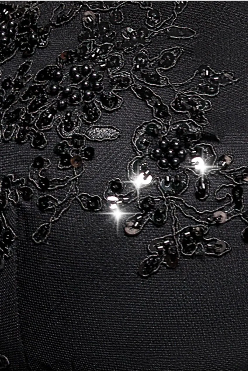 Goddiva Plus Scalloped Lace Velvet abito maxi nero pizzo curvy