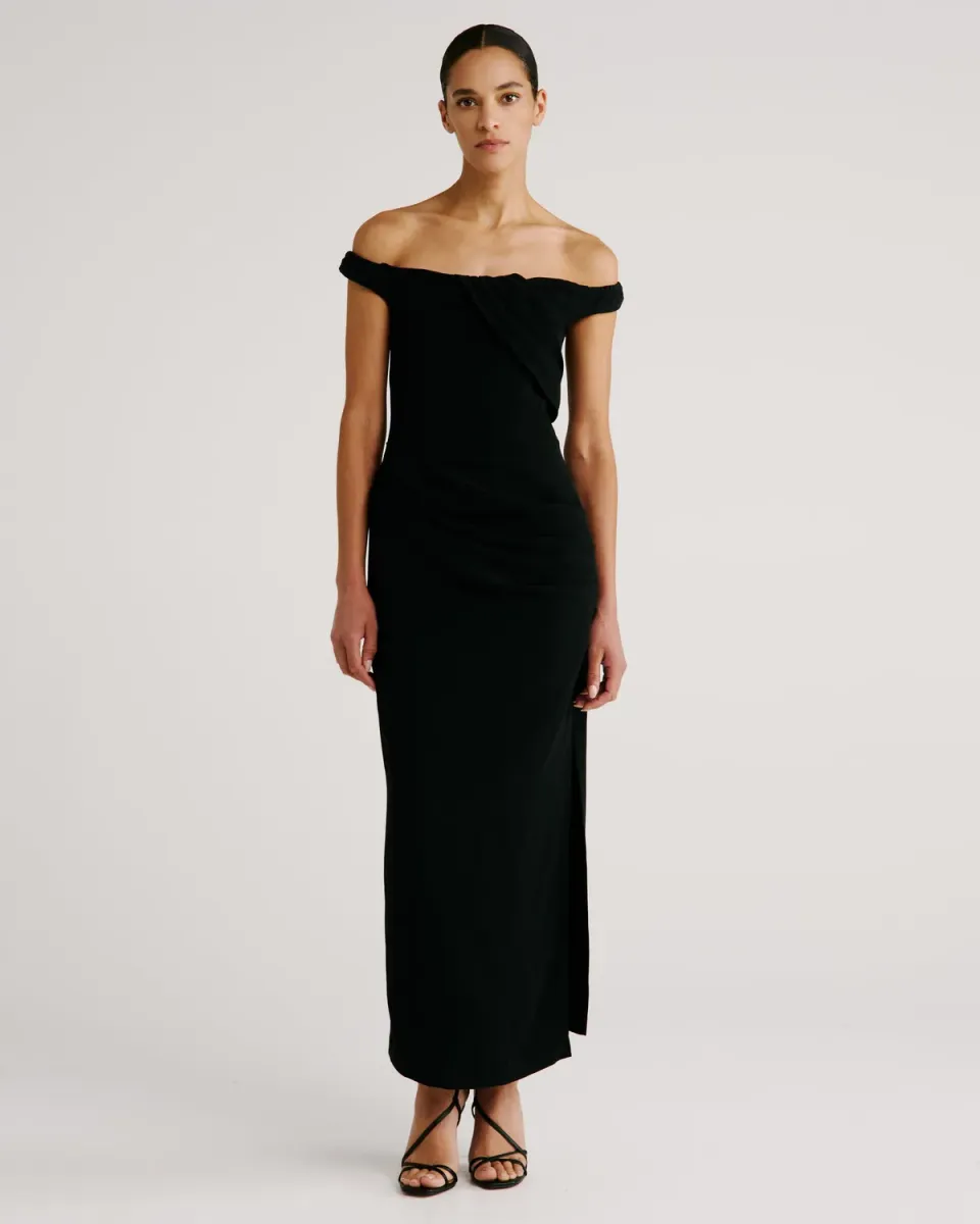 Violante Nessi Aurel abito nero Sable Cady off-shoulder
