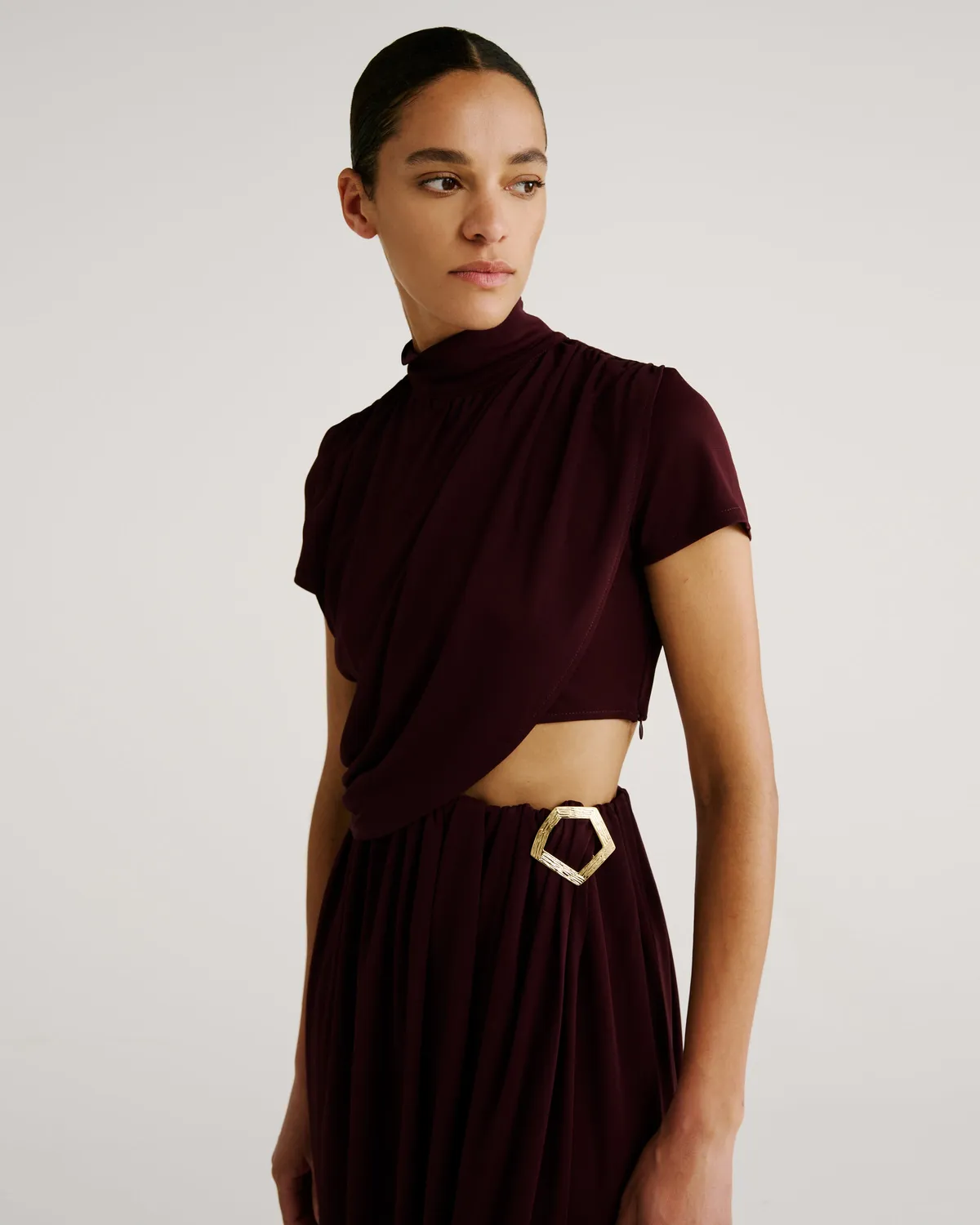Violante Nessi Pagani abito bordeaux crepe jersey
