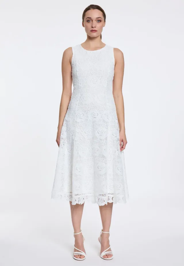 Ana Alcazar Duval abito in pizzo bianco midi