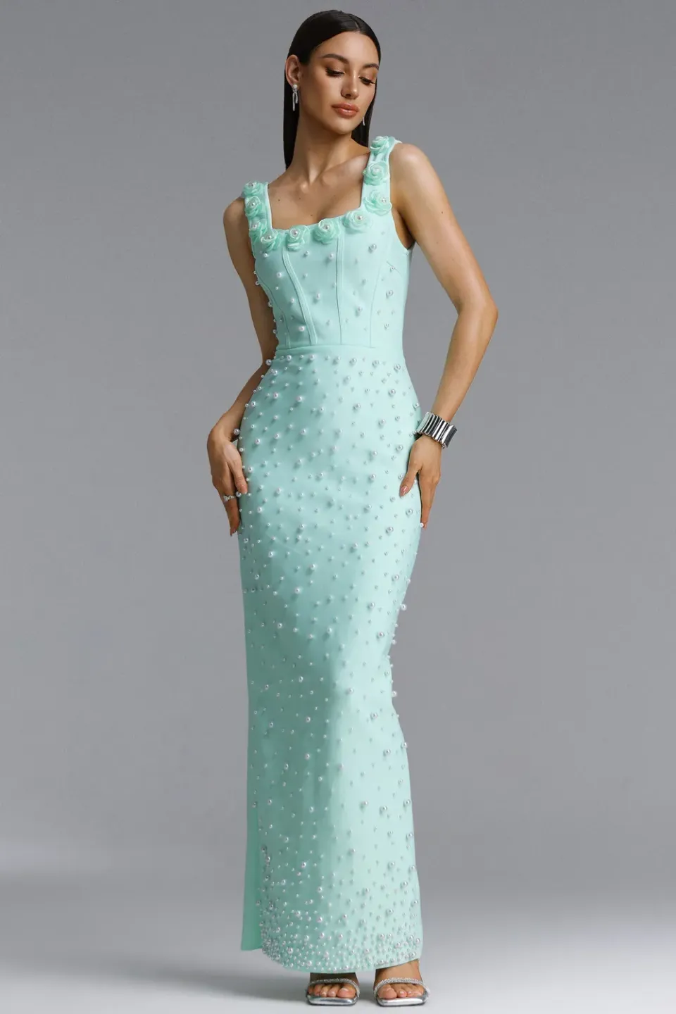 Bella Barnett Shea abito maxi verde perle scollo quadrato
