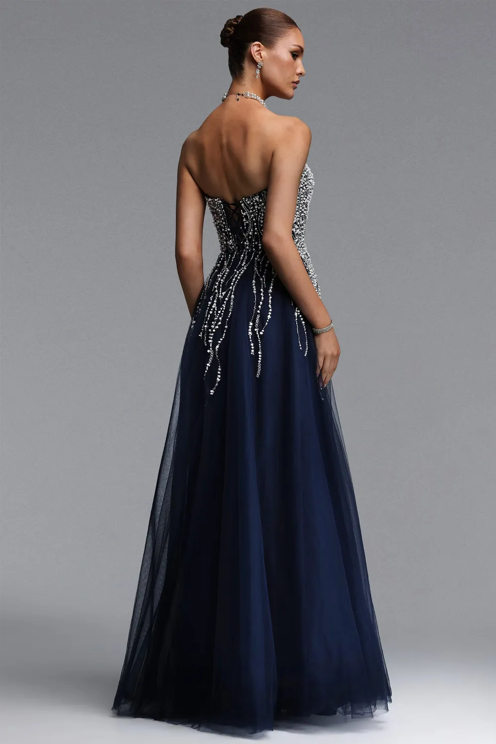 Bella Barnett Soloma abito lungo blu tulle senza spalline