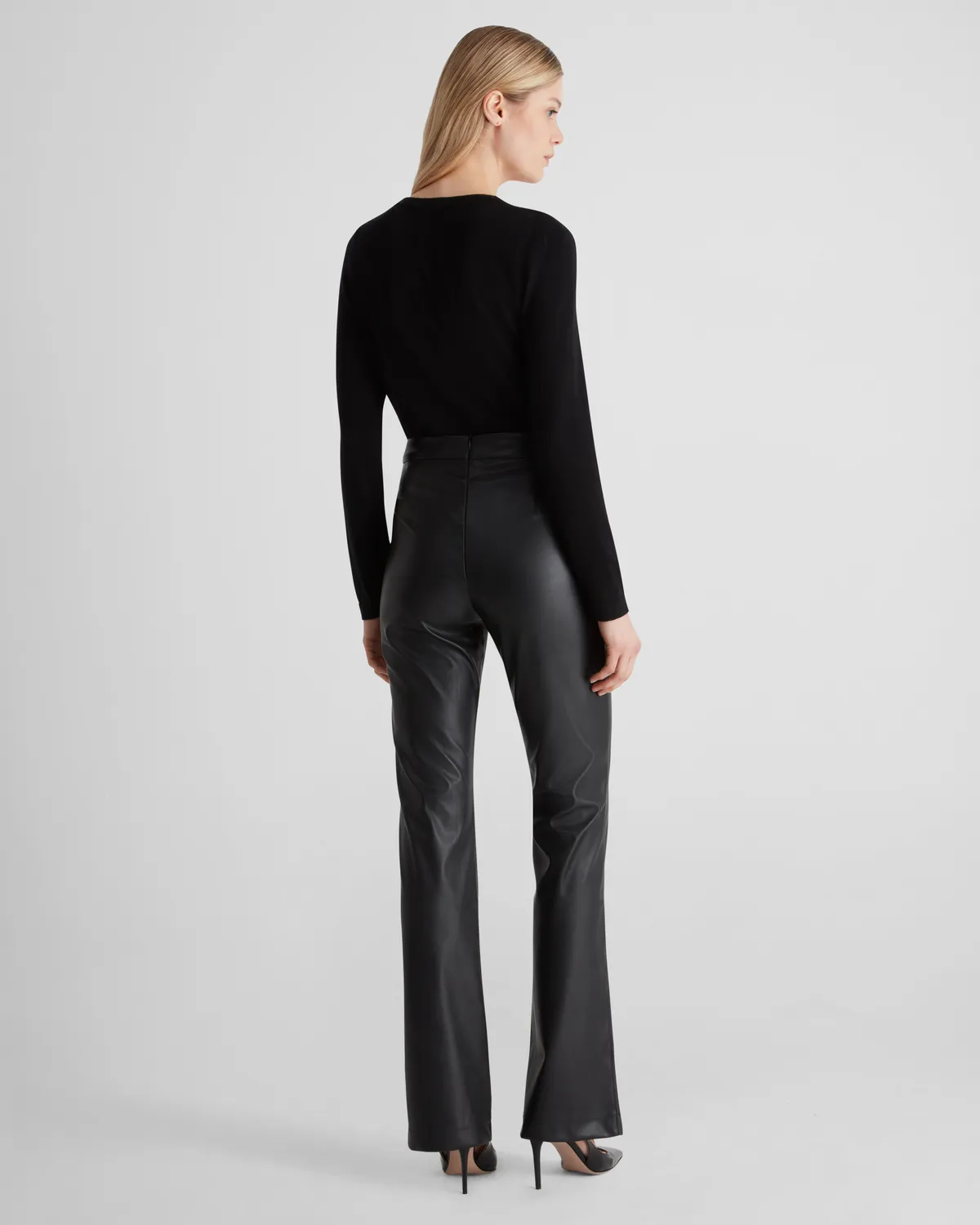 Violante Nessi Rotella top nero cashmere scollo V