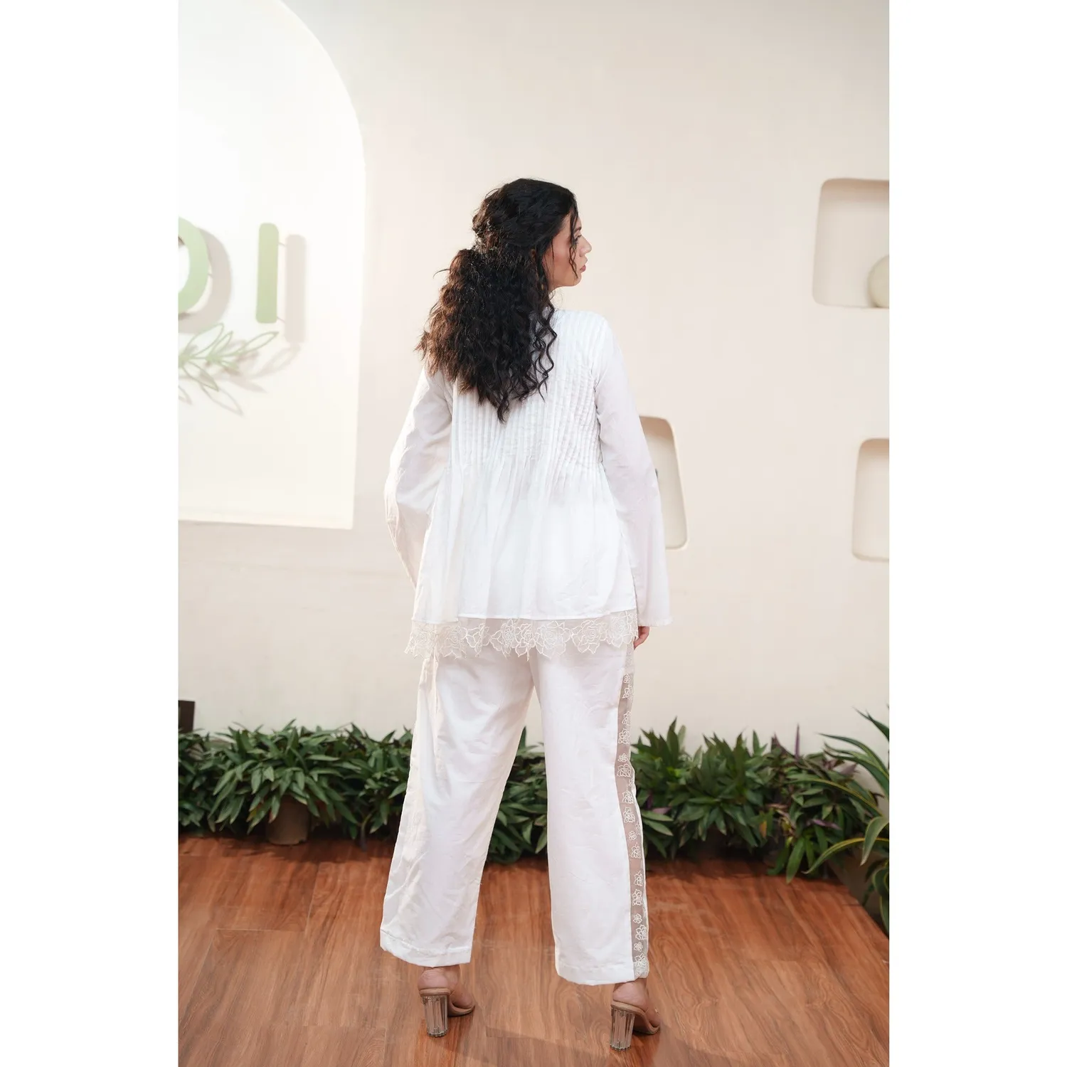 Our Dve Capsule 3 completo top pantalone bianco cotone
