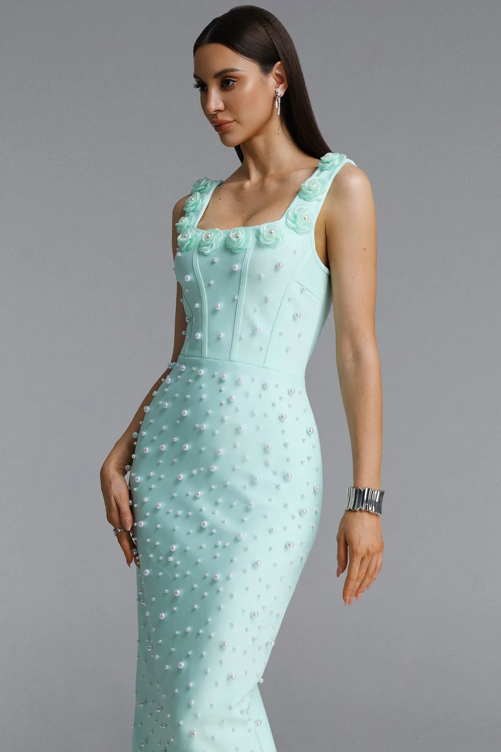 Bella Barnett Shea abito maxi verde perle scollo quadrato