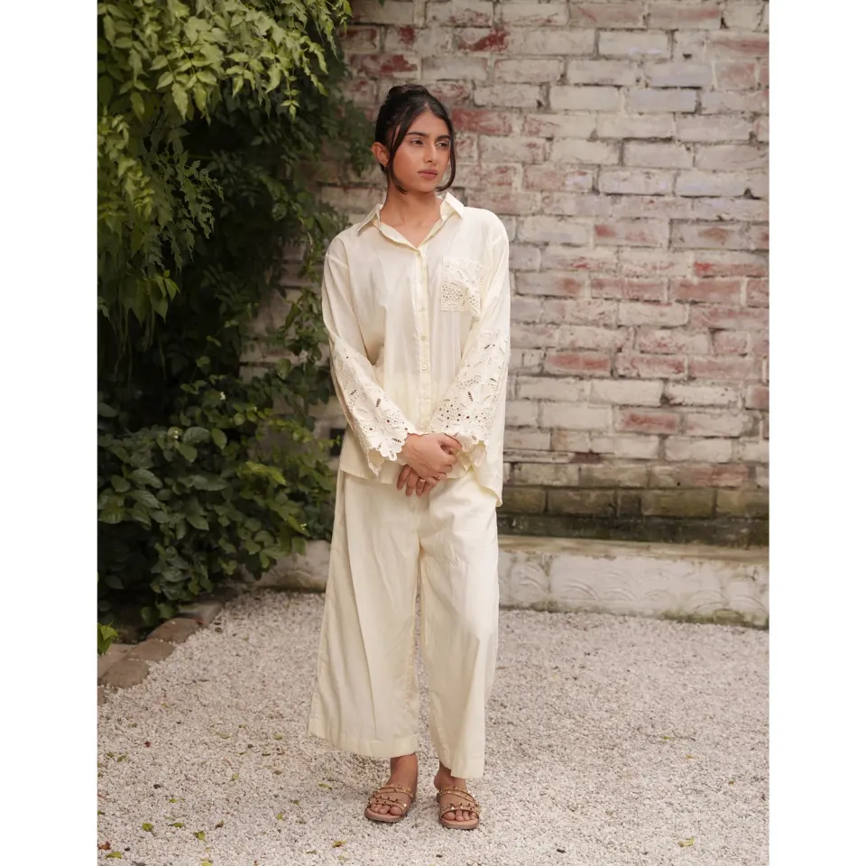 Our Dve Capsule 5 completo beige top pantaloni