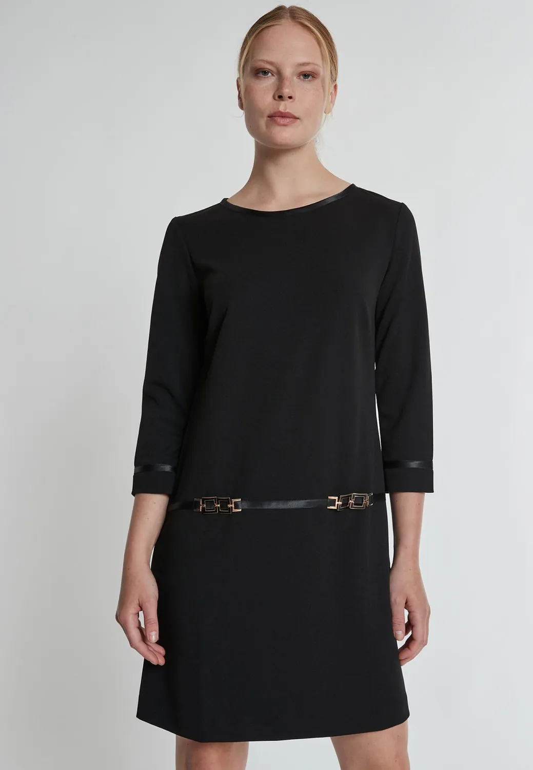 Ana Alcazar Hardis abito nero fibbie A-line