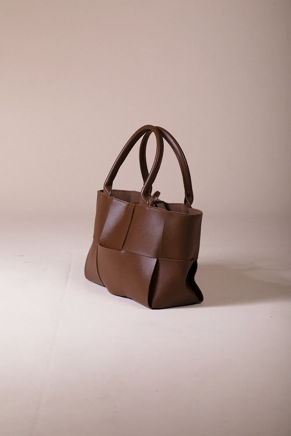 SVNX Wide Woven Tote borsa marrone intrecciata