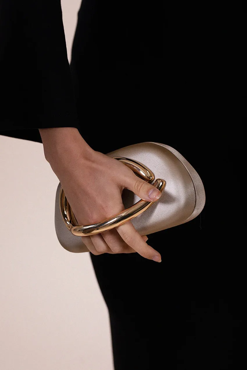 SVNX pochette clutch ovale oro satinata con catena