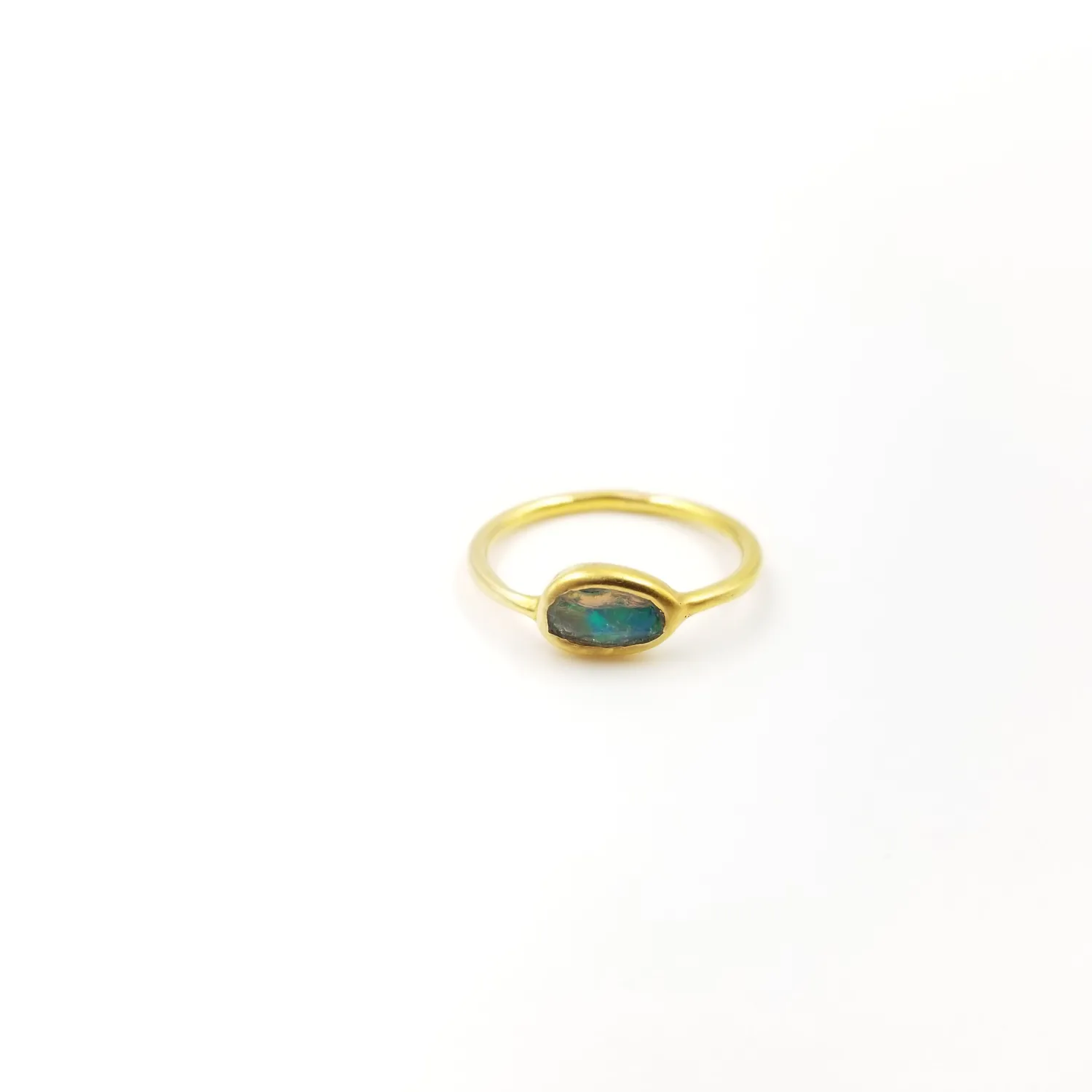 Our Dve Single Opal Stone Ring anello opale oro