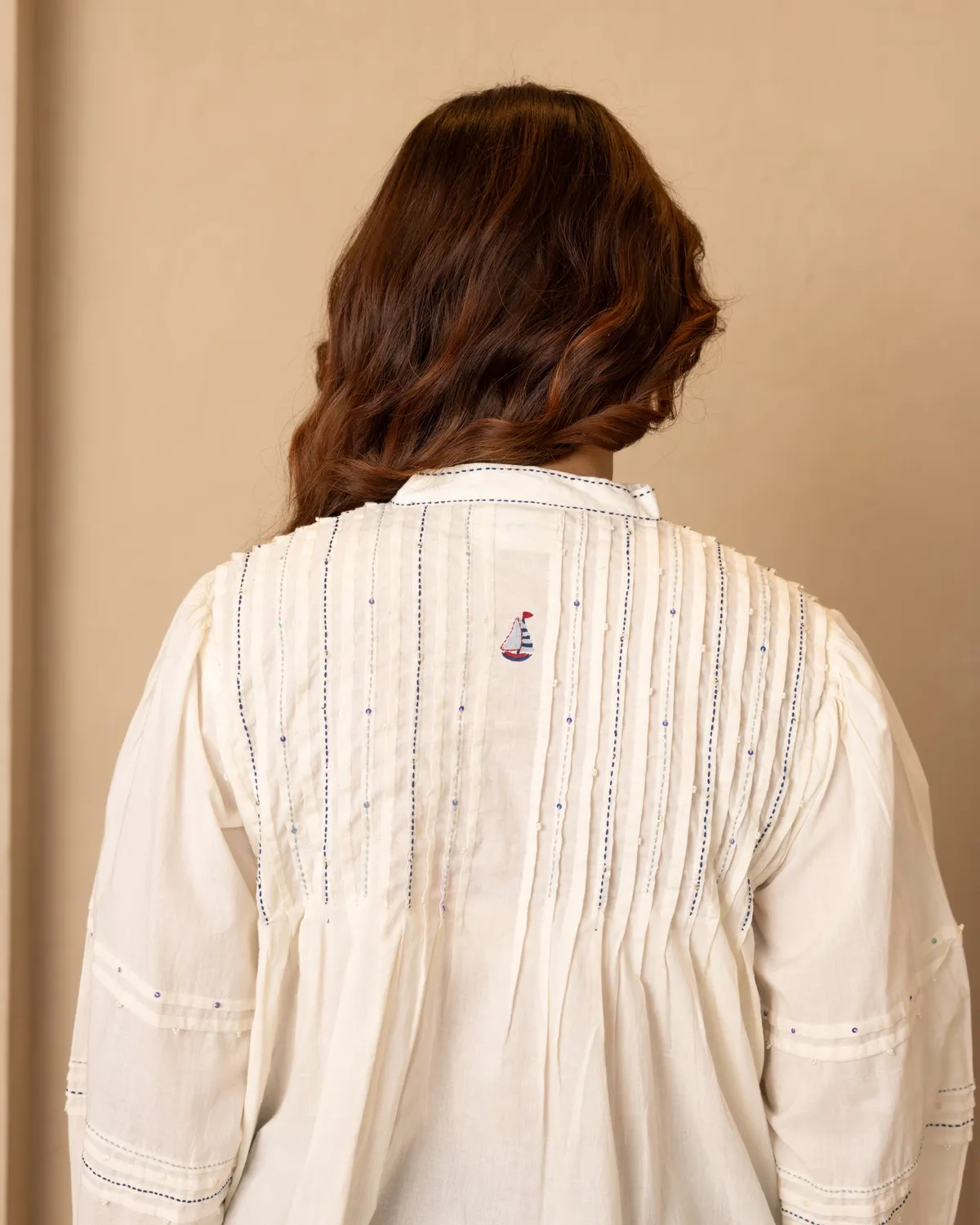 Our Dve Brig completo beige camicia perle cotone