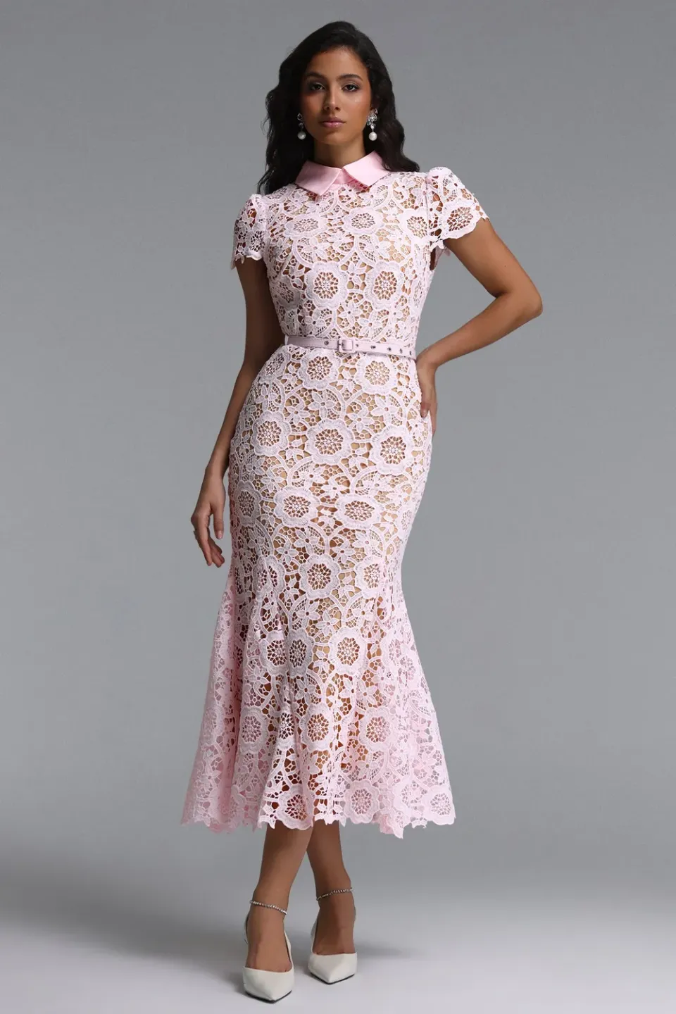 Bella Barnett Felix abito maxi pizzo rosa manica corta