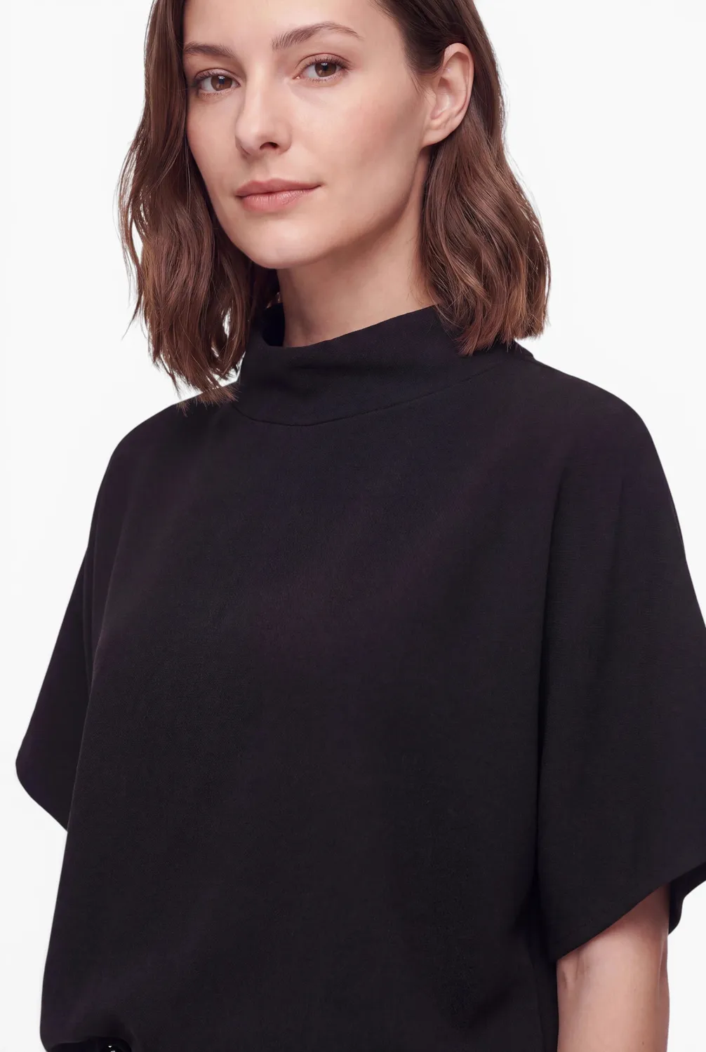 Ana Alcazar Elioramis top mantella nero collo alto