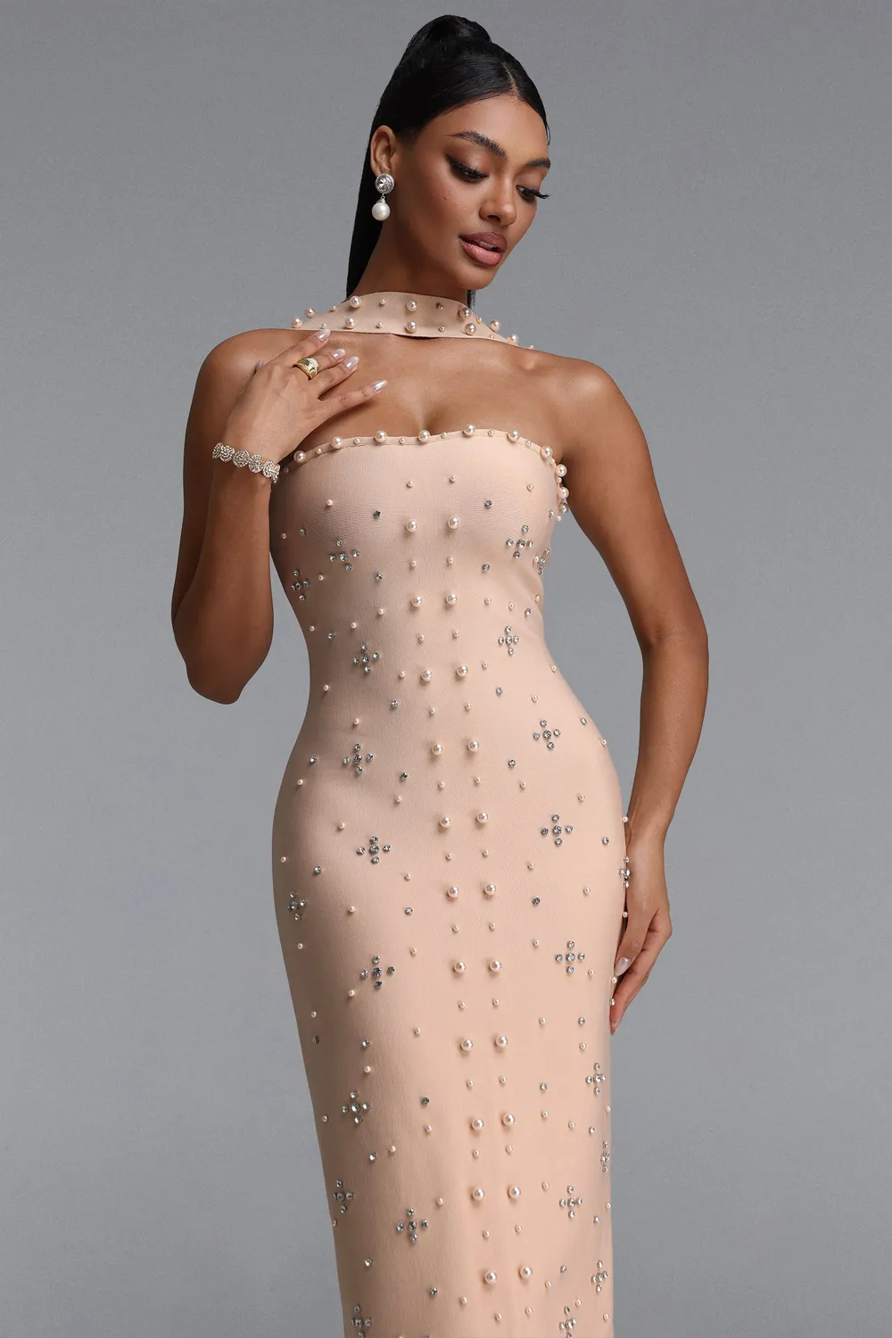 Bella Barnett Nesya abito nude maxi perle