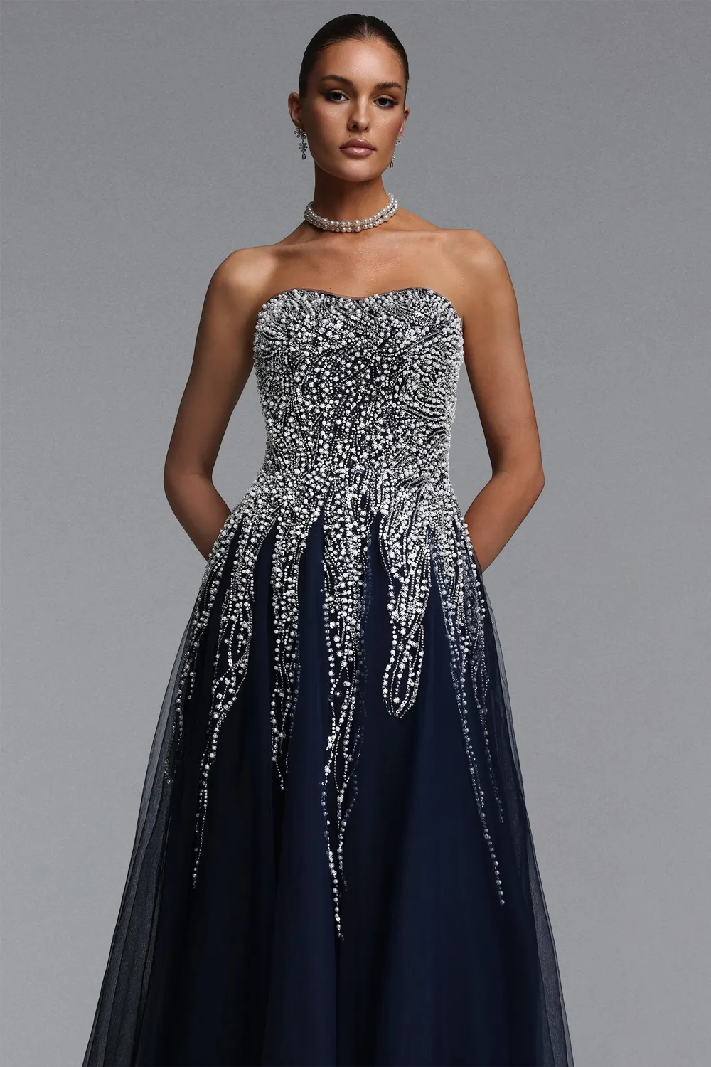 Bella Barnett Soloma abito lungo blu tulle senza spalline