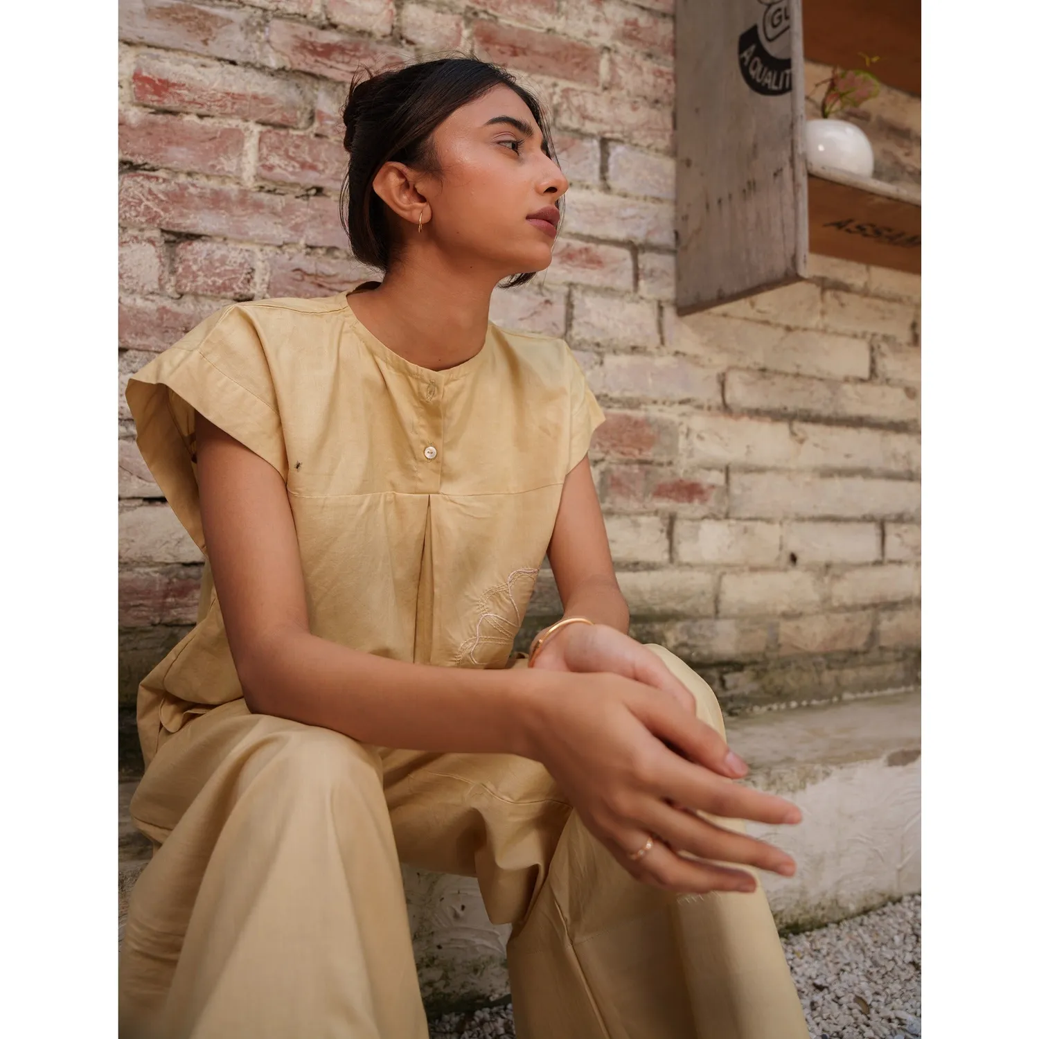 Our Dve Capsule 6 Peanut Brown top cotone marrone maniche corte