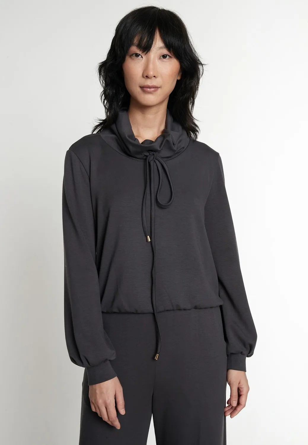 Ana Alcazar Iresa top collo alto grigio