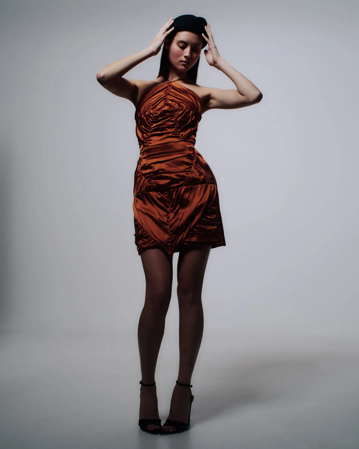 Violante Nessi Carbone abito rame seta scollo halter