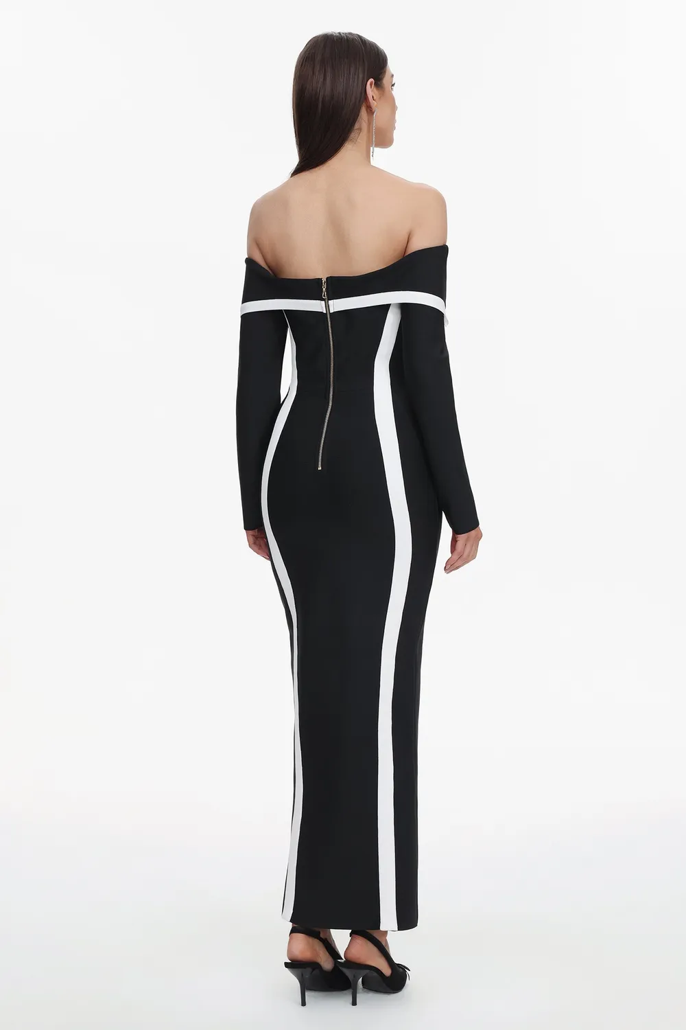 Bella Barnett Hilda abito maxi nero spalle scoperte maniche lunghe