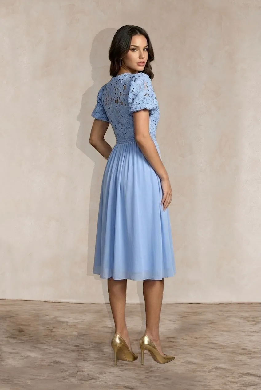 Chi Chi London Puff Sleeve abito pizzo midi blu polvere